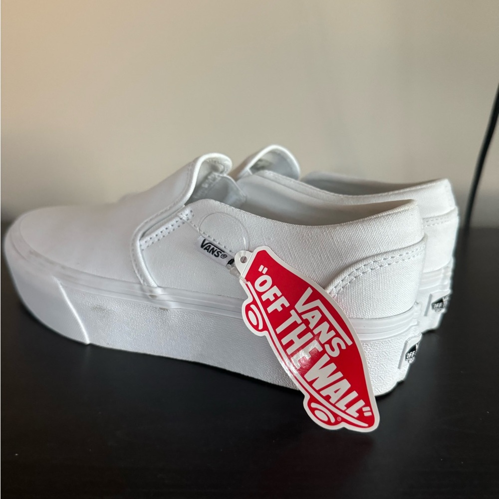 Woman’s vans platform 8. New with tags